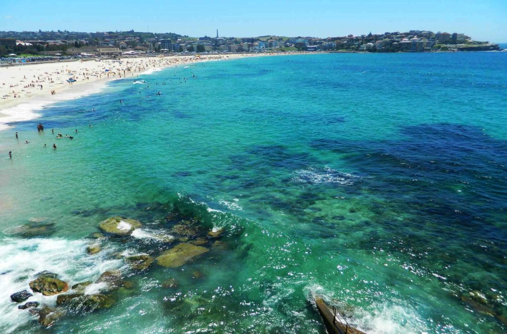 Vista da Praia de Bondi, nos subúrbios de Sydney