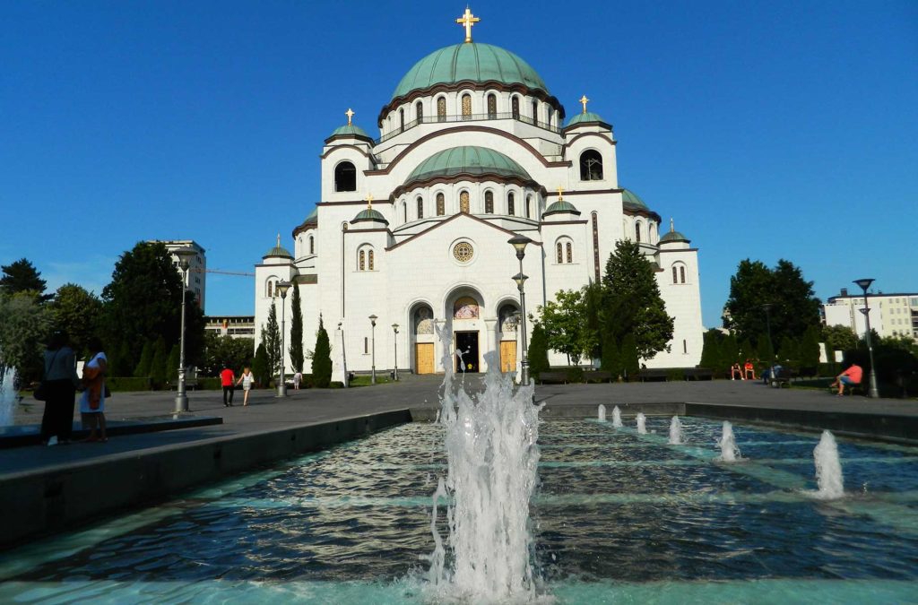 Fonte em frente ao Templo de São Sava, em Belgrado