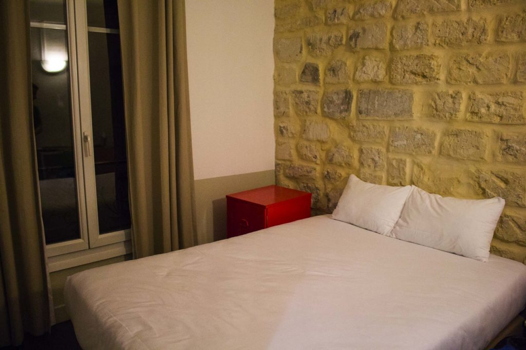 Quarto do hotel Le Regent, no bairro de Montmartre