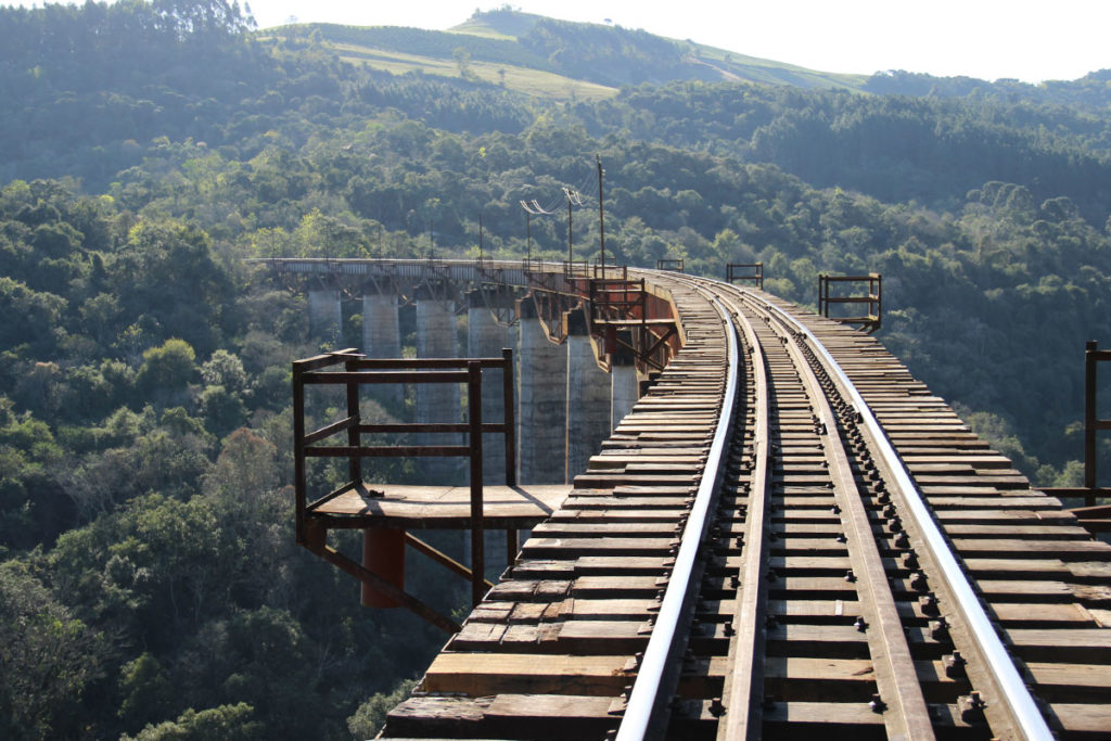 Viaduto vazado Mula Preta, na cidade de Dois Lajeados