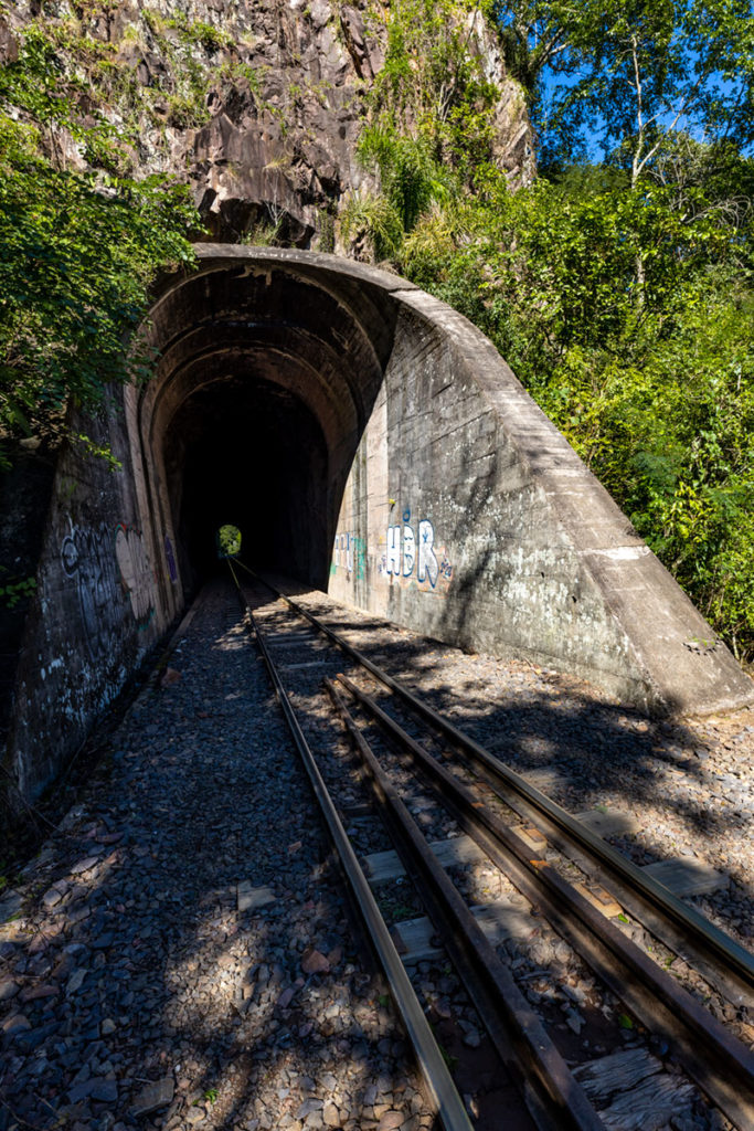 Entrada do túnel do Viaduto 12, na trilha entre o 13 e o 11