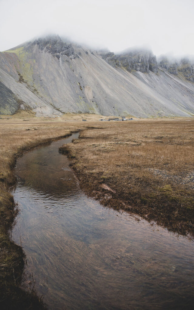 Montanha Vestrahorn, na Islândia. Foto: Ticiana Giehl/Escolha Viajar